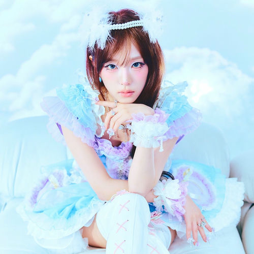YENA: アルバム、曲、コンサート | Deezer