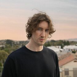 Picture of Dean Lewis