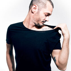 Picture of Lee Van Dowski