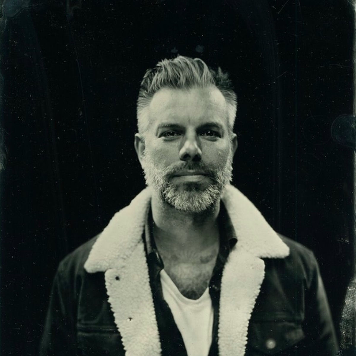 Artist picture of Lucero