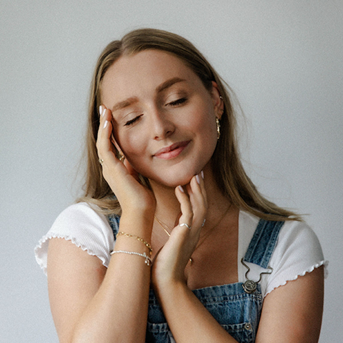 Artist picture of Aine Deane