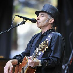 Picture of Nils Lofgren