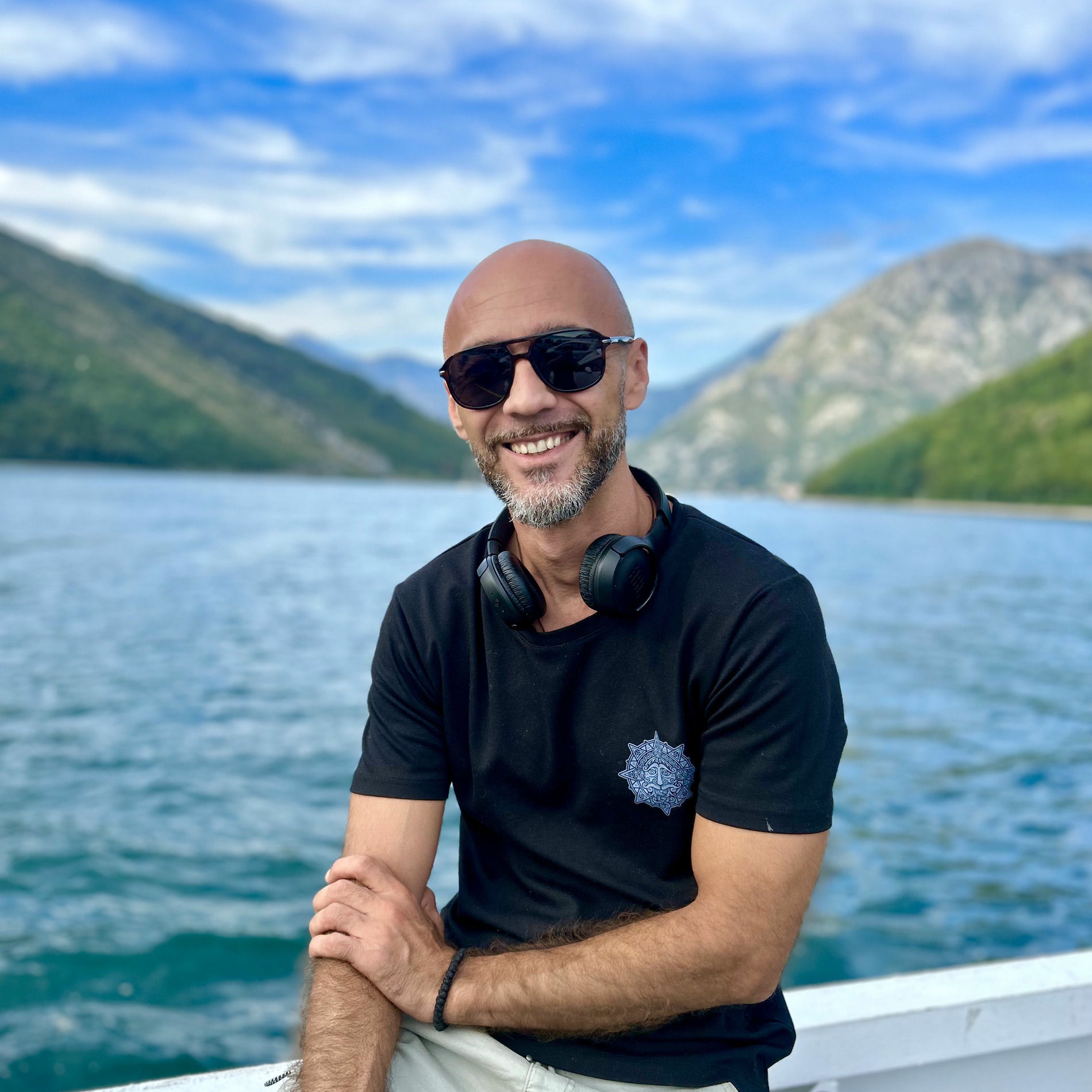 Artist picture of Tebra