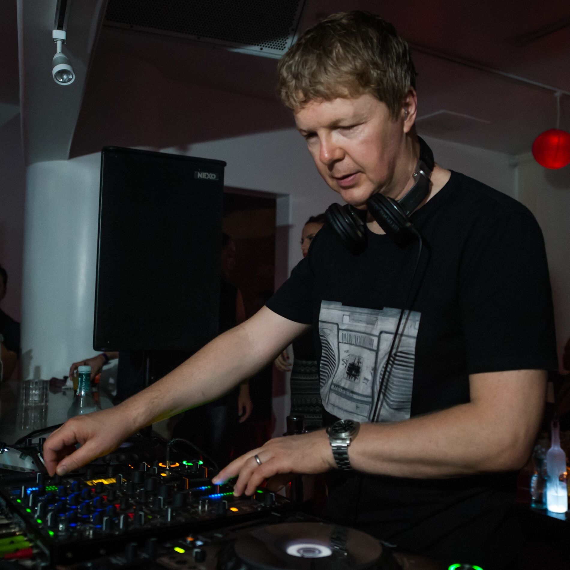 Artist picture of John Digweed
