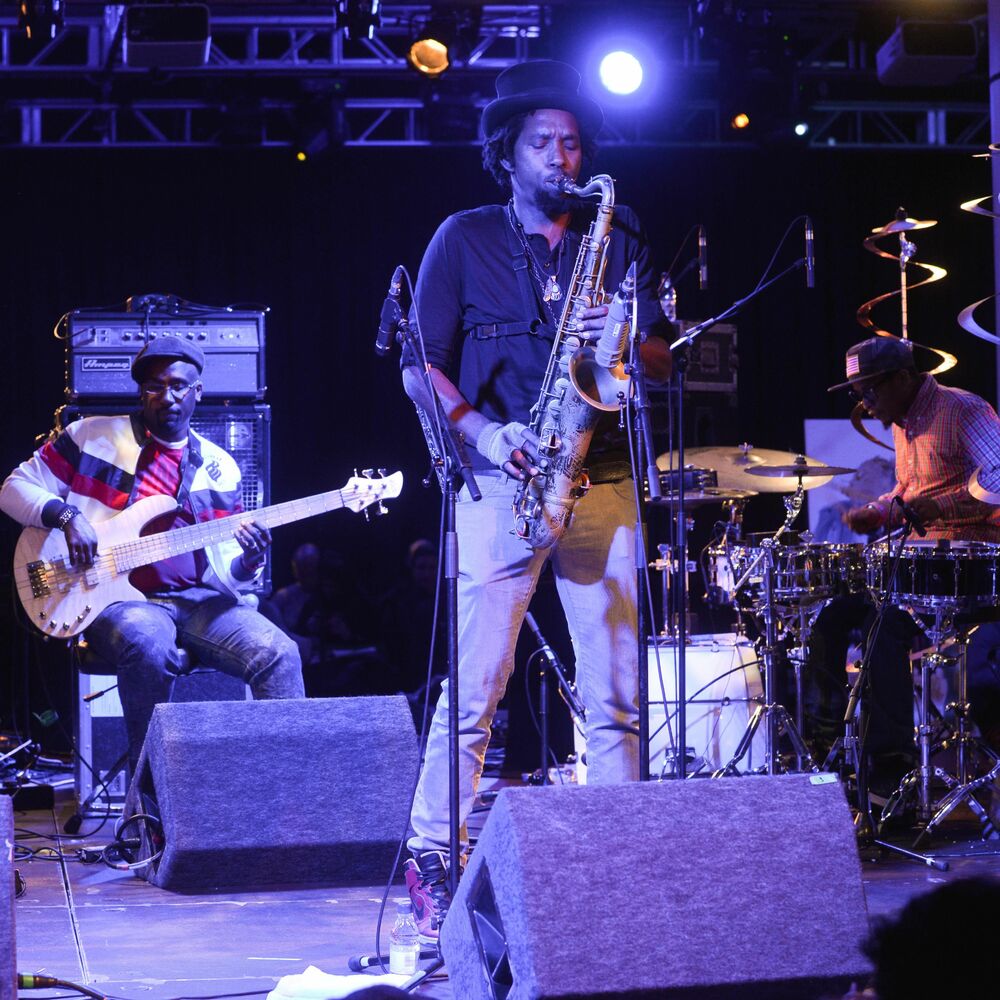 Picture of Chris Dave and The Drumhedz