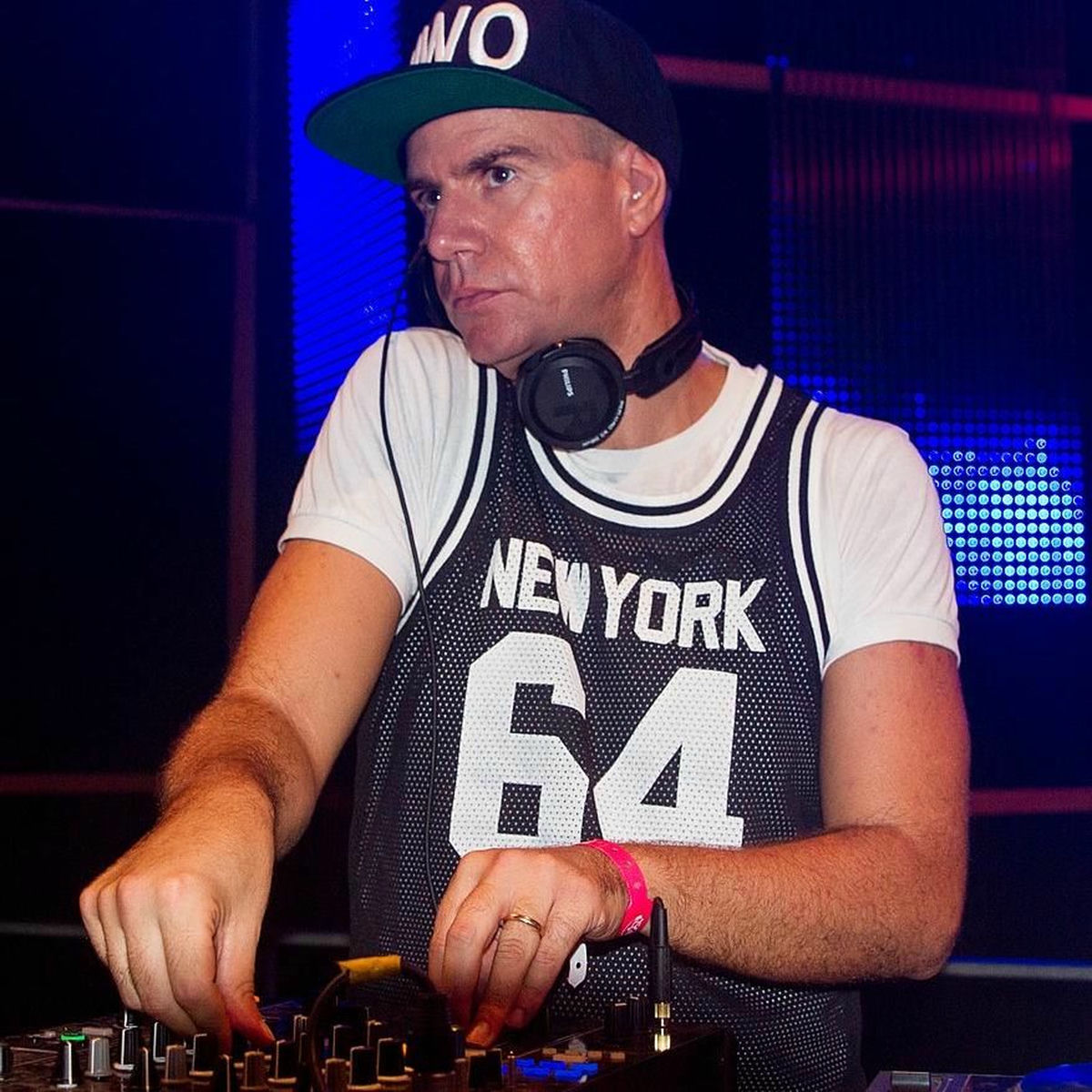 Artist picture of Wash