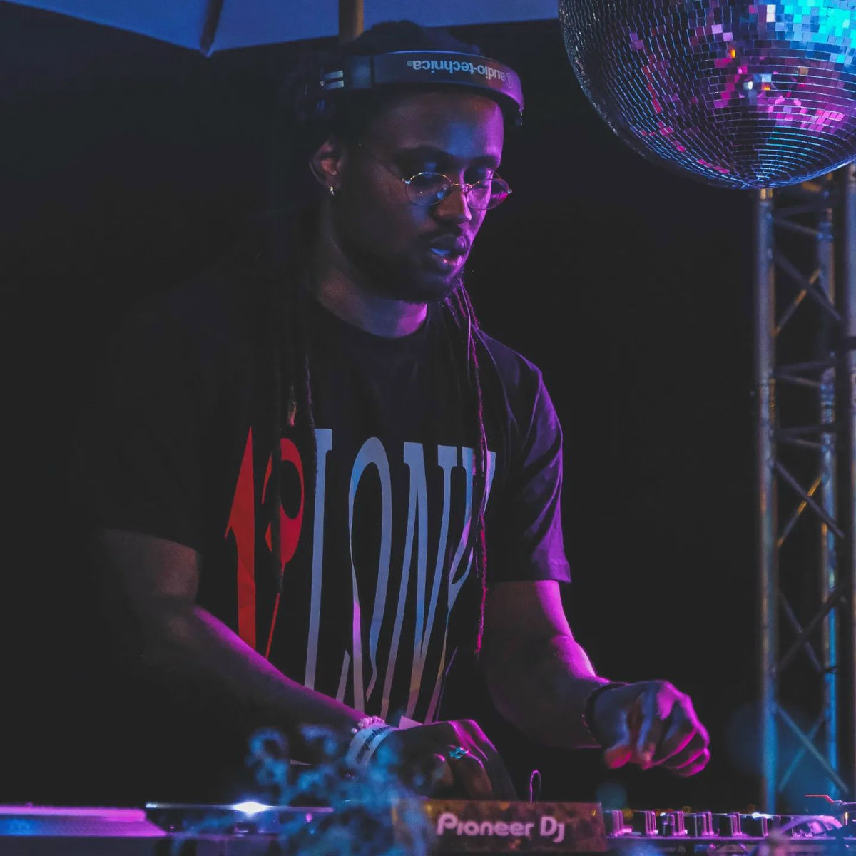 DJ Nigga Fox: albums, songs, concerts | Deezer