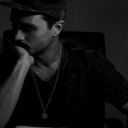 Picture of Michael Malarkey