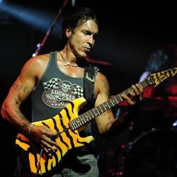 Picture of George Lynch