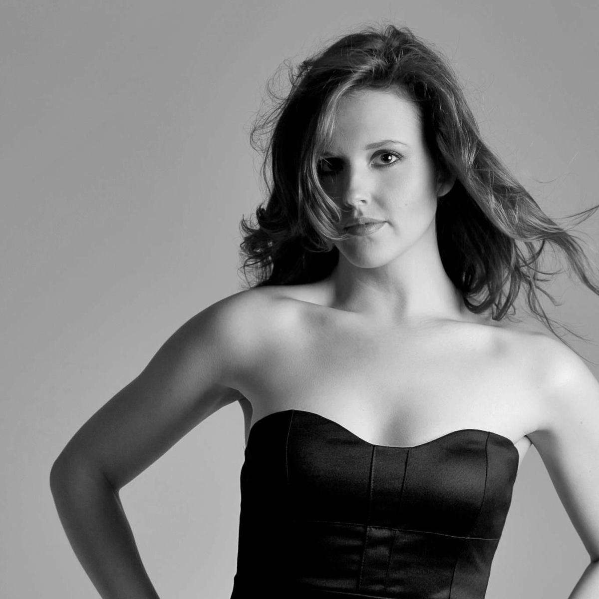 Artist picture of Halie Loren