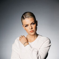 Picture of Davina Michelle