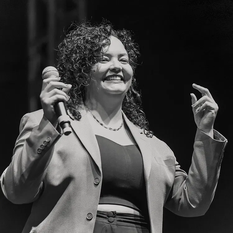 Lueny Moura