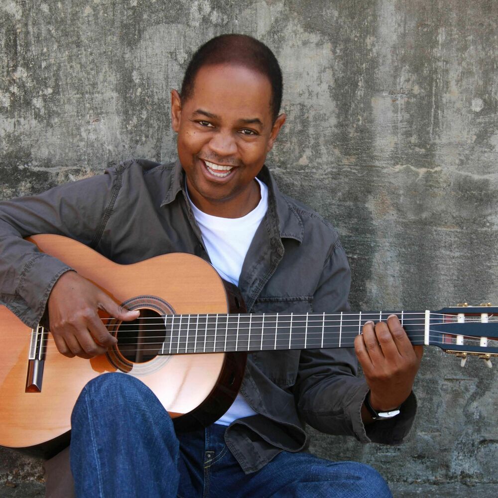 Picture of Earl Klugh