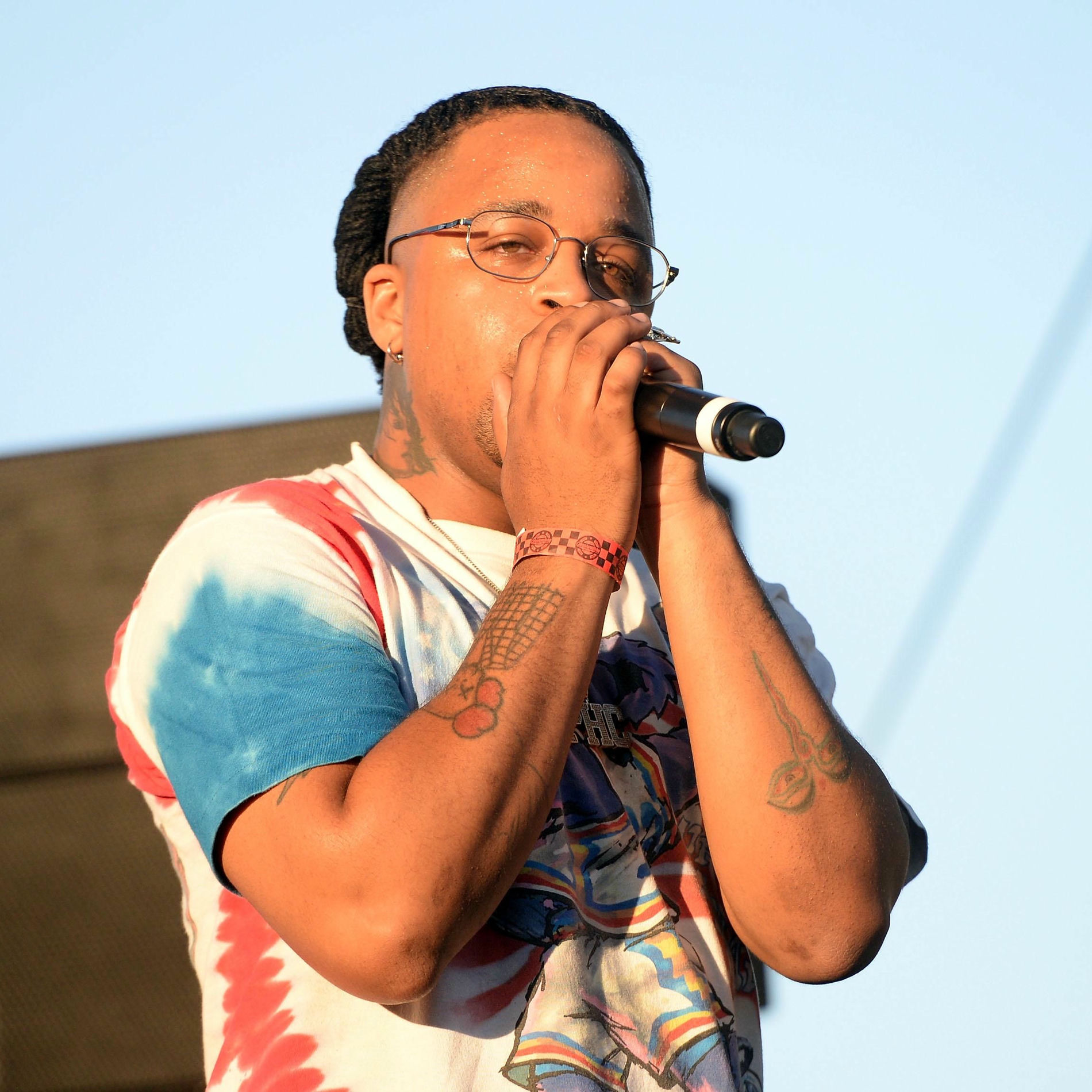Artist picture of Azizi Gibson