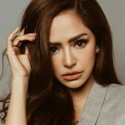 Picture of DJ Yasmin