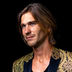 Picture of Amaury Vassili