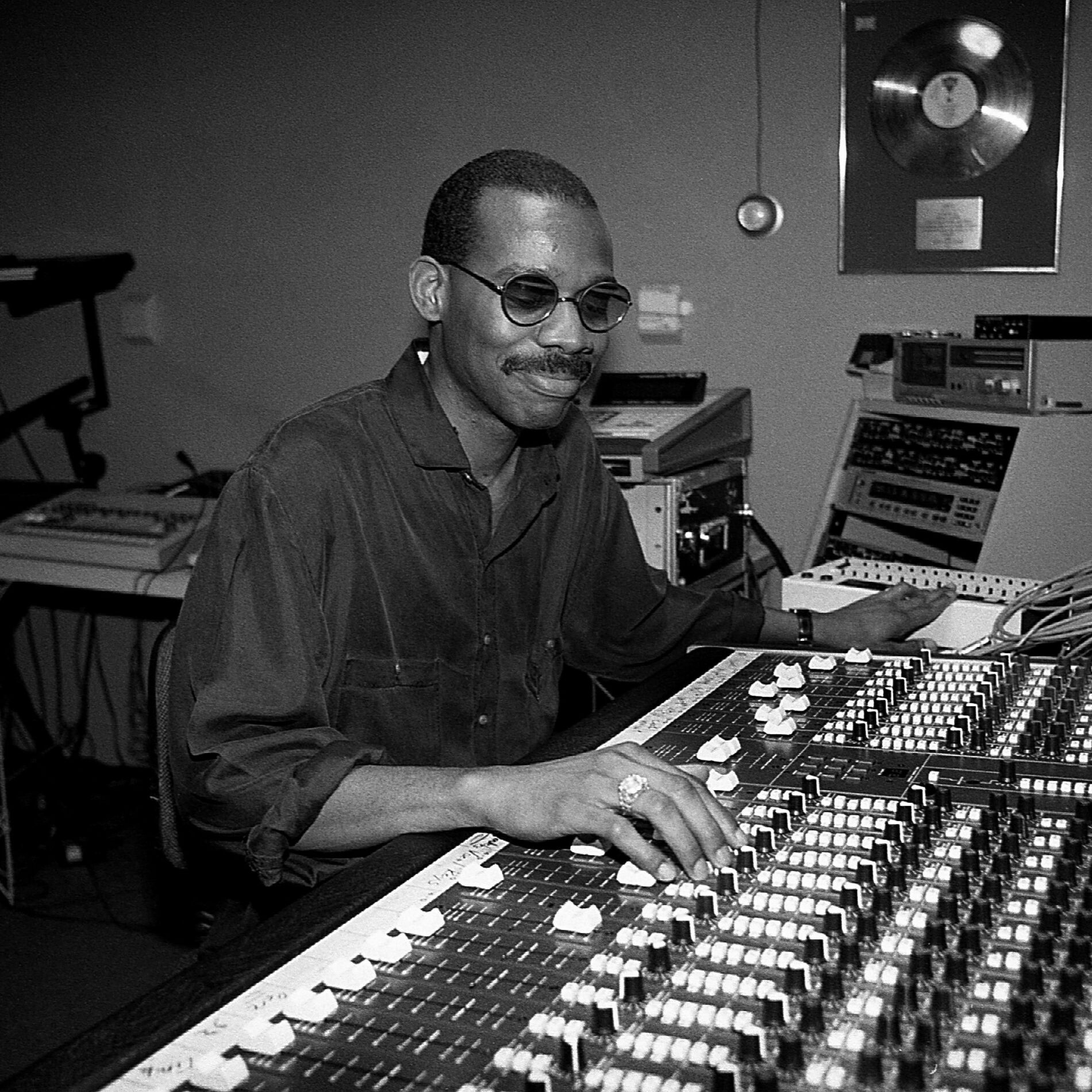 Artist picture of Joe Smooth