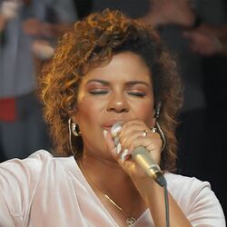 Picture of Nivea Soares