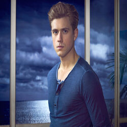 Picture of Aaron Tveit