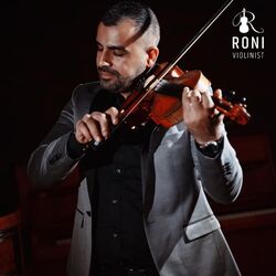 Picture of Roni Violinist