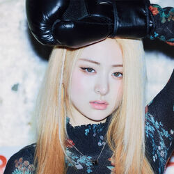 Picture of HUH YUNJIN