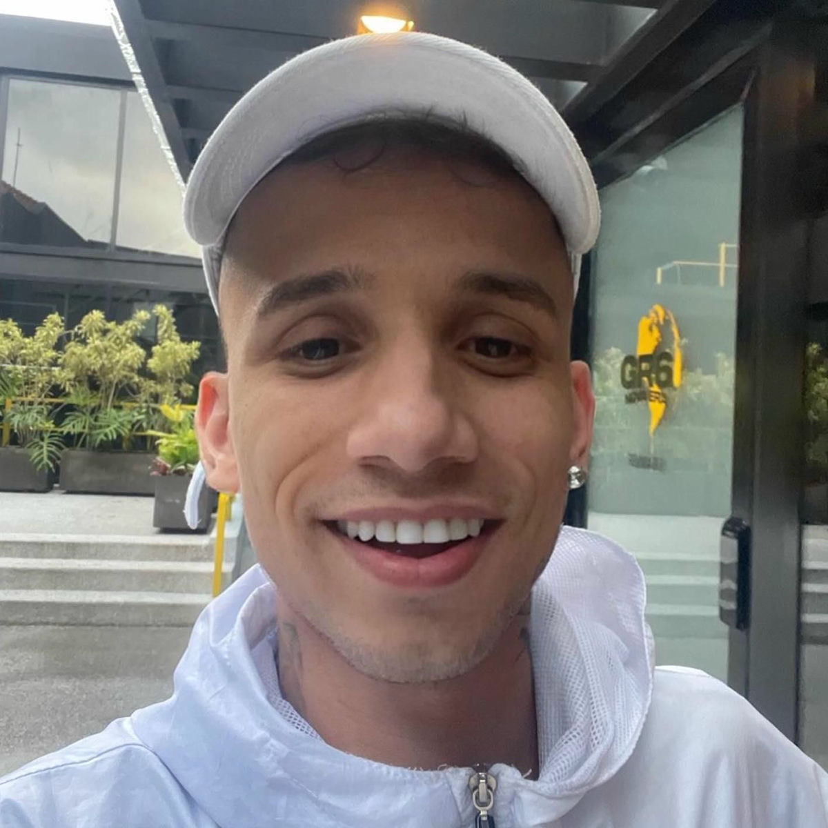 Artist picture of MC Oliver