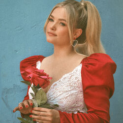 Picture of Hailey Whitters
