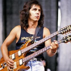 Picture of Craig Chaquico