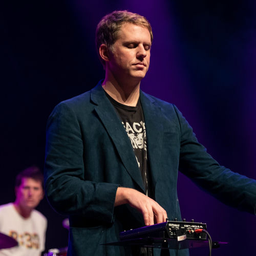 TV Girl: albums, songs, playlists | Listen on Deezer