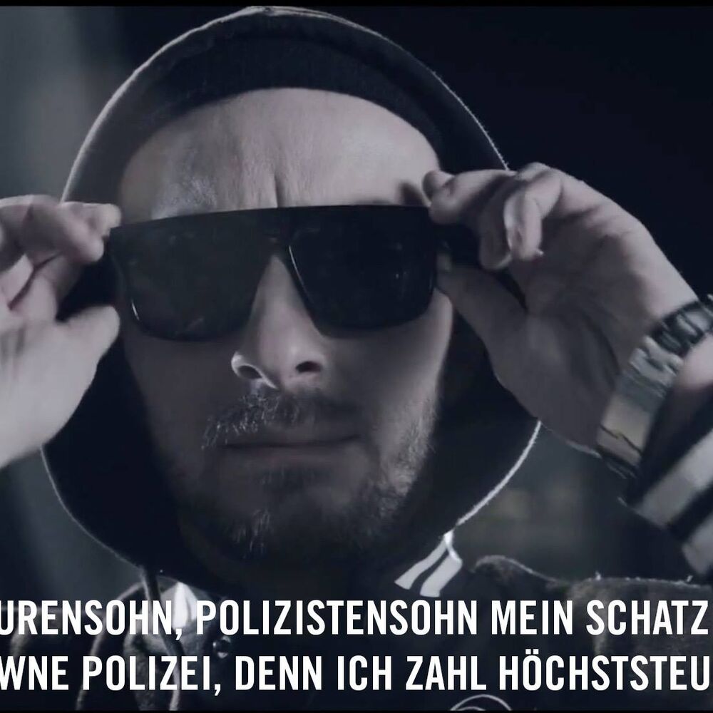 Picture of POL1Z1STENS0HN a.k.a. Jan Böhmermann