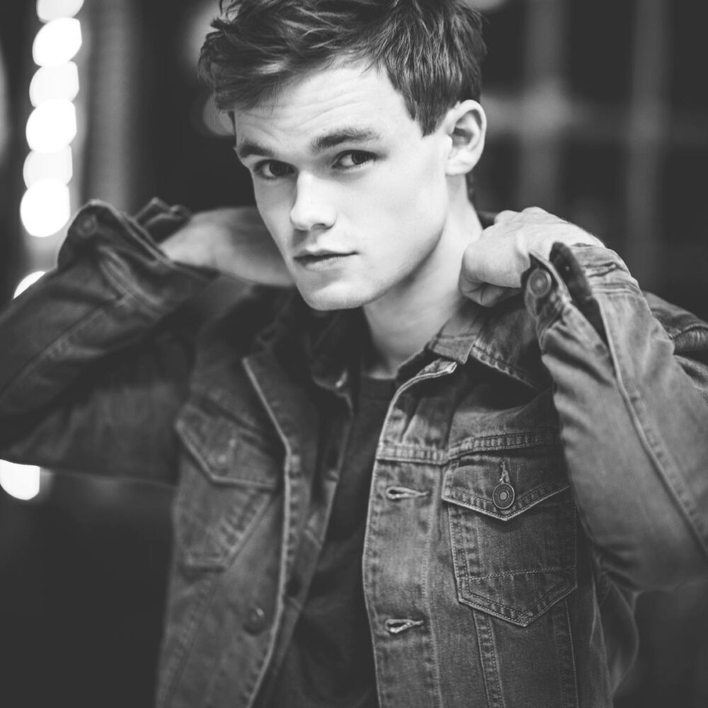 Picture of James Tw