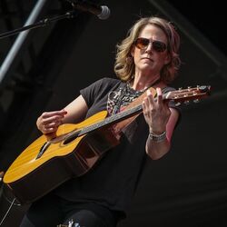 Picture of Lynne Hanson