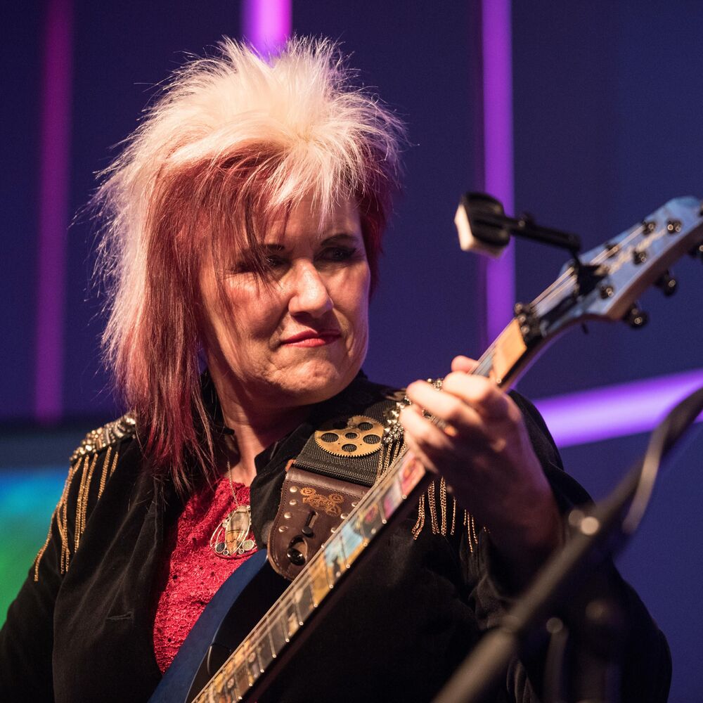 Picture of Jennifer Batten