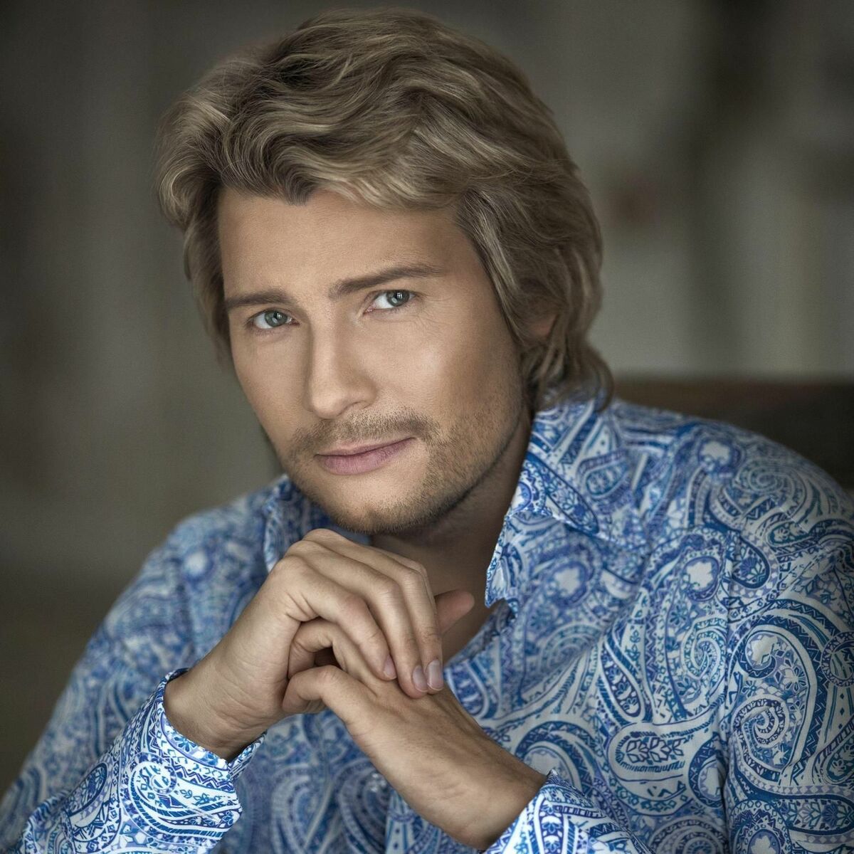 Sorib uxlab yotgan yigit porno Yuk tashuvchilar fohishani sikishadi