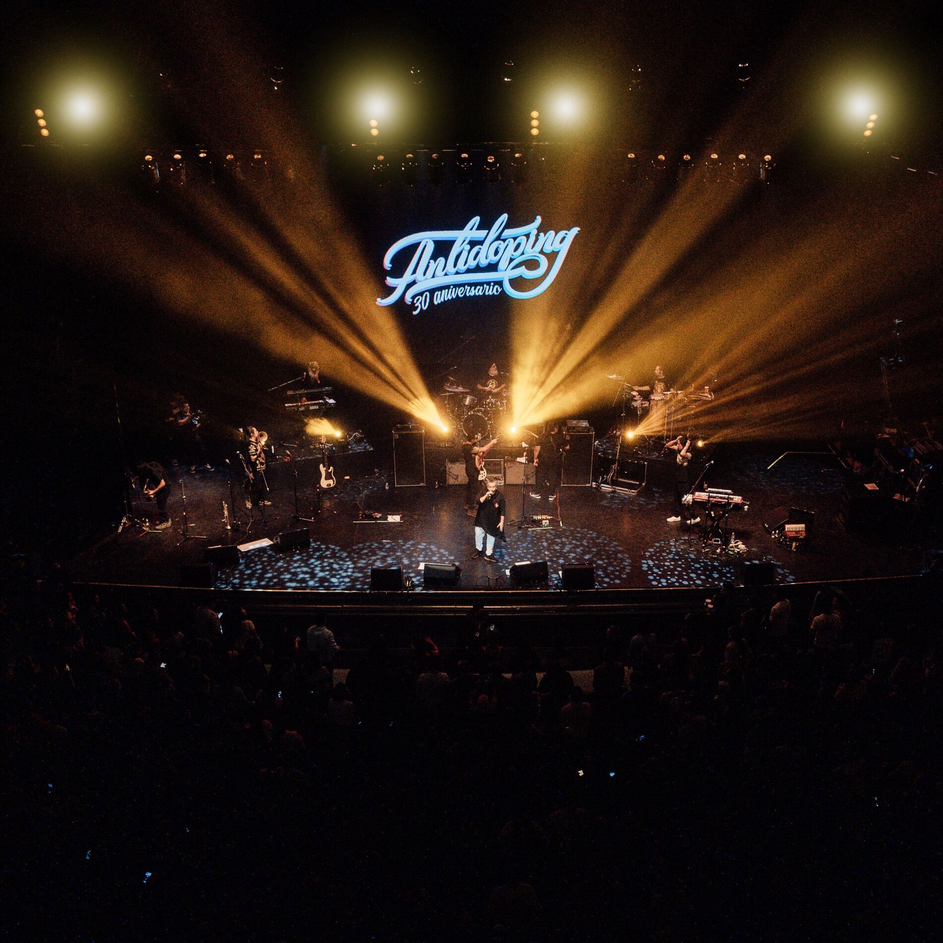 Album cover of Sal a Caminar - 30 Aniversario en el Teatro Metropolitan