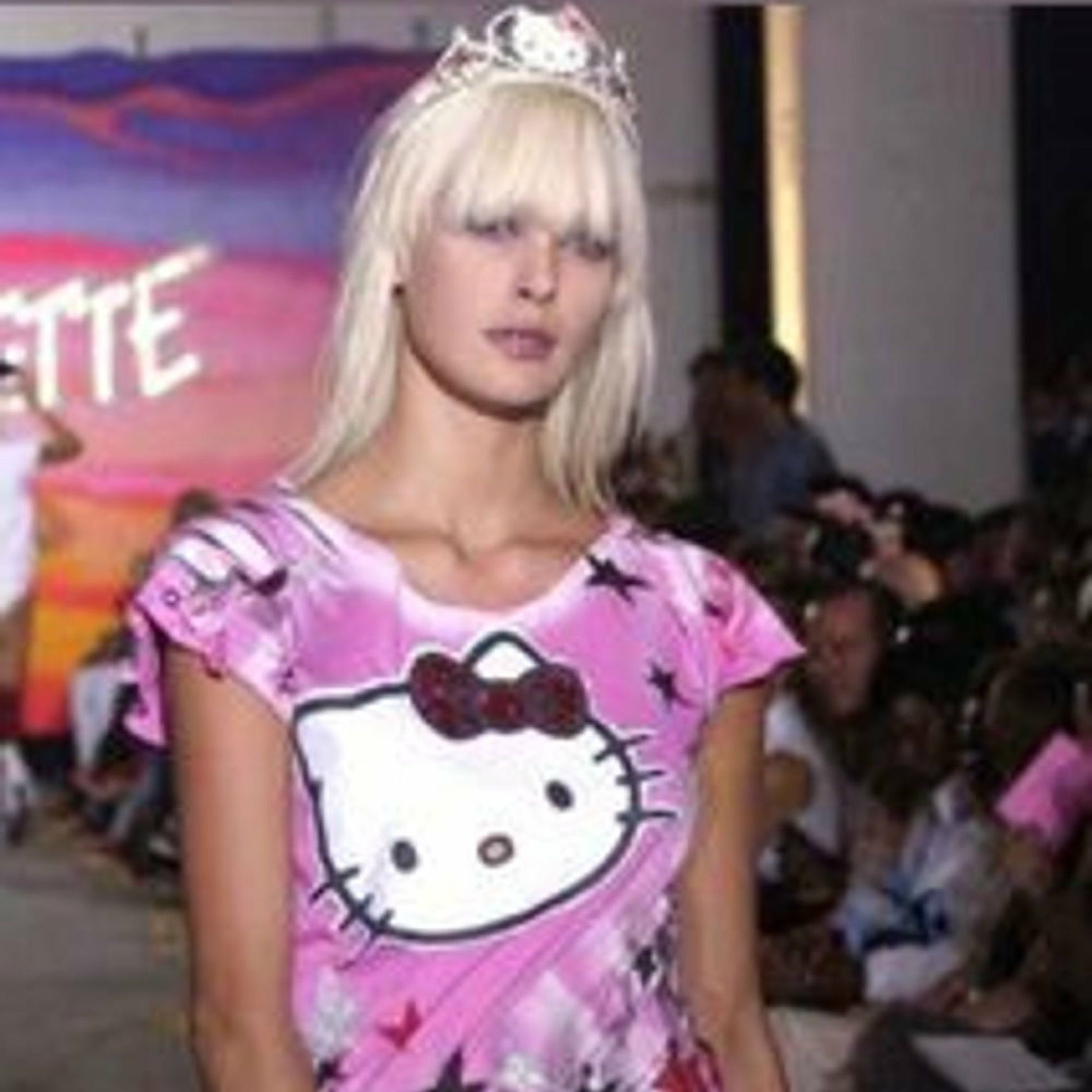 Album cover of omg (feat. 6arelyhuman)