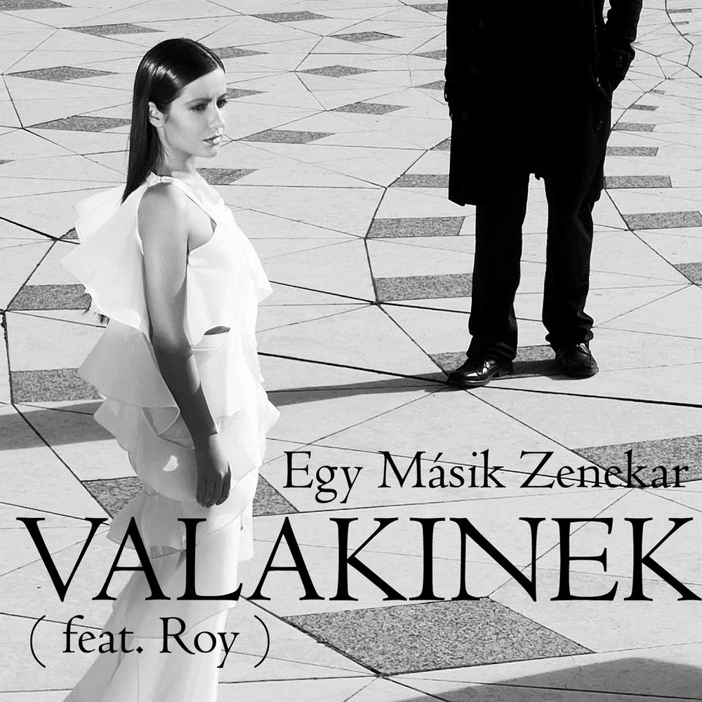 Valakinek borító