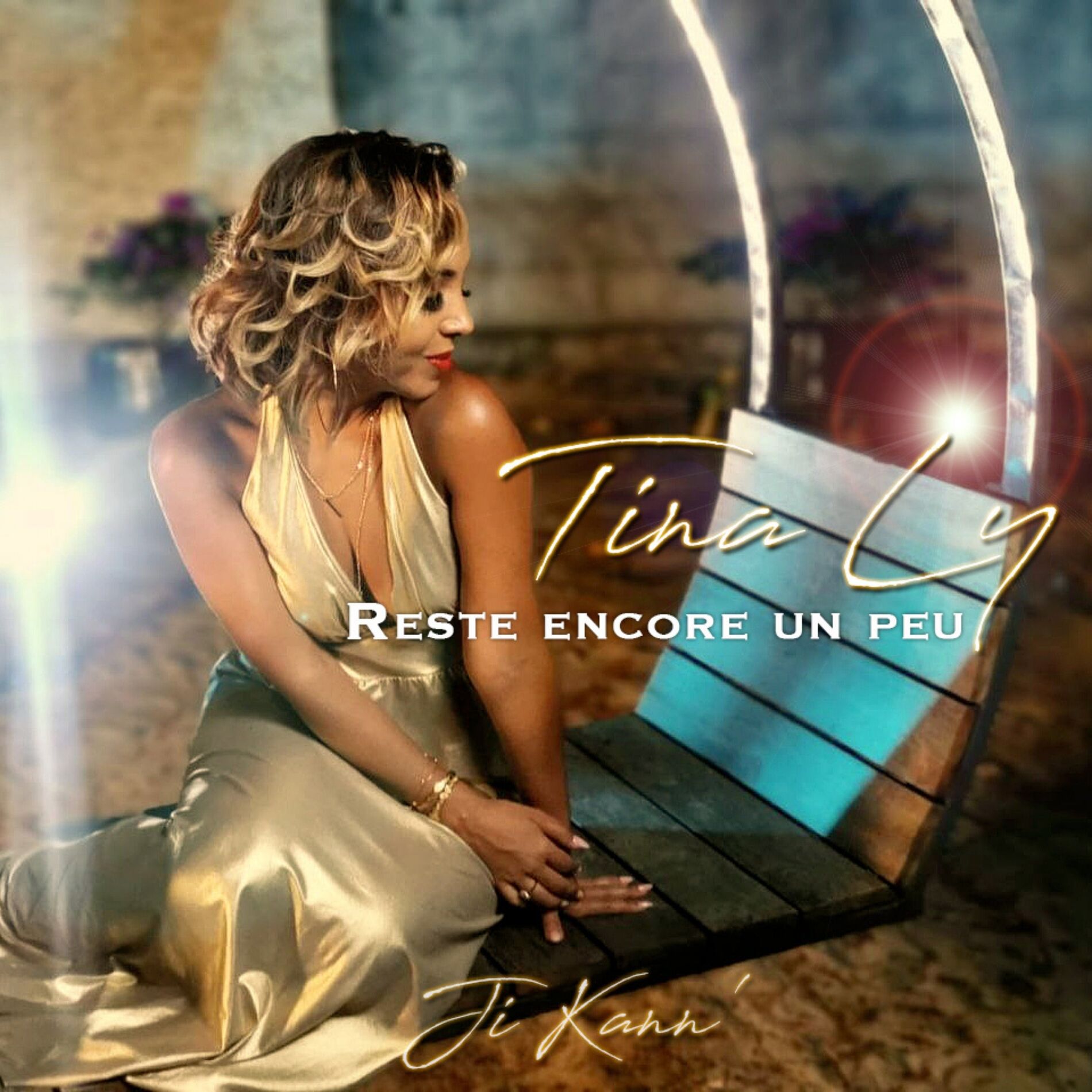 Album cover of Reste encore un peu