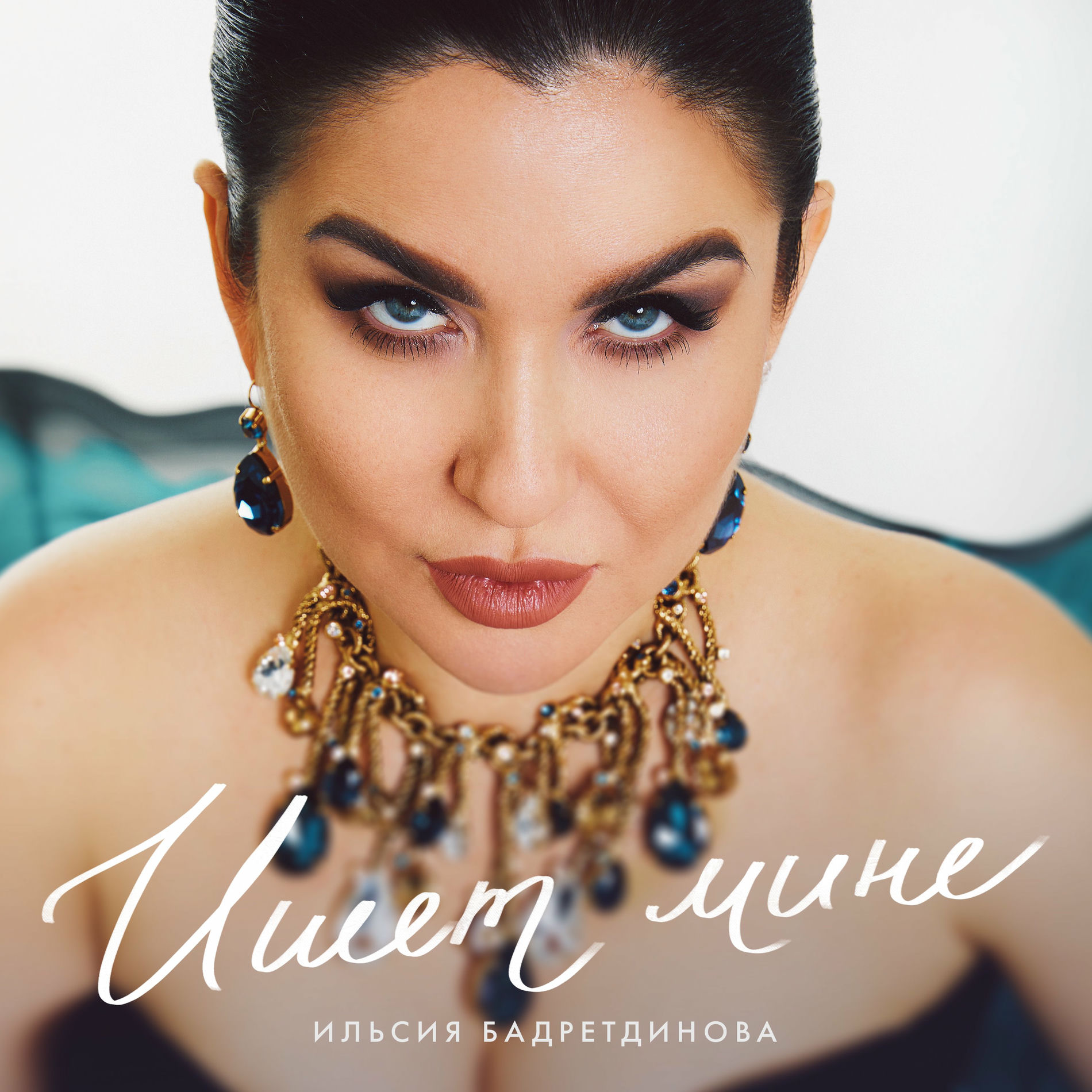 Ұзын шашты транни порносын көріңіз