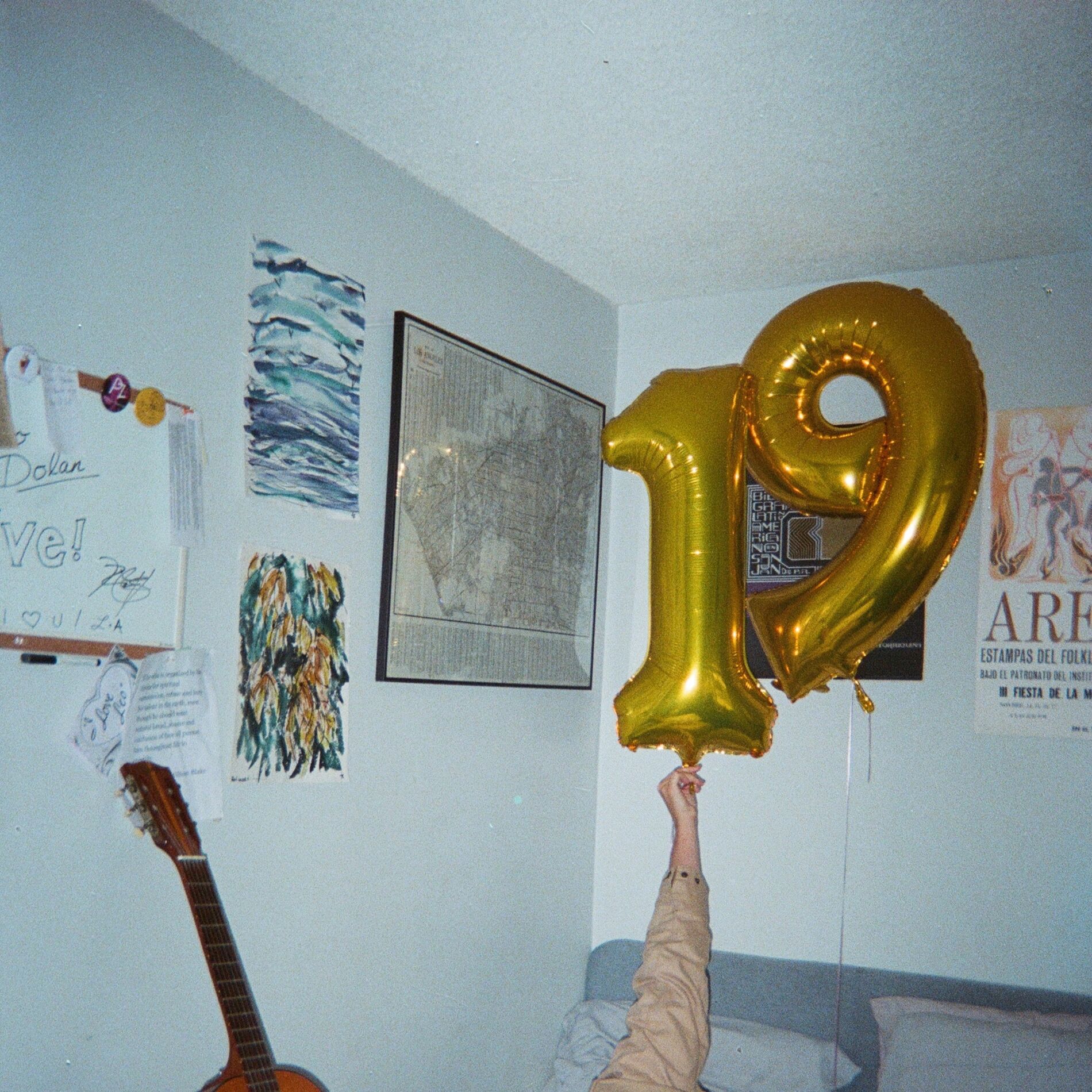 Album cover of 19