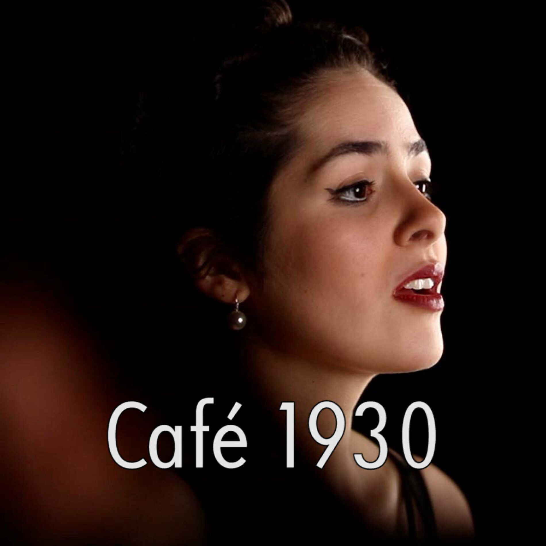Album cover of Café 1930 (feat. Astor Piazzolla, Ana Carolina Coutinho & Pablo Villafuerte)