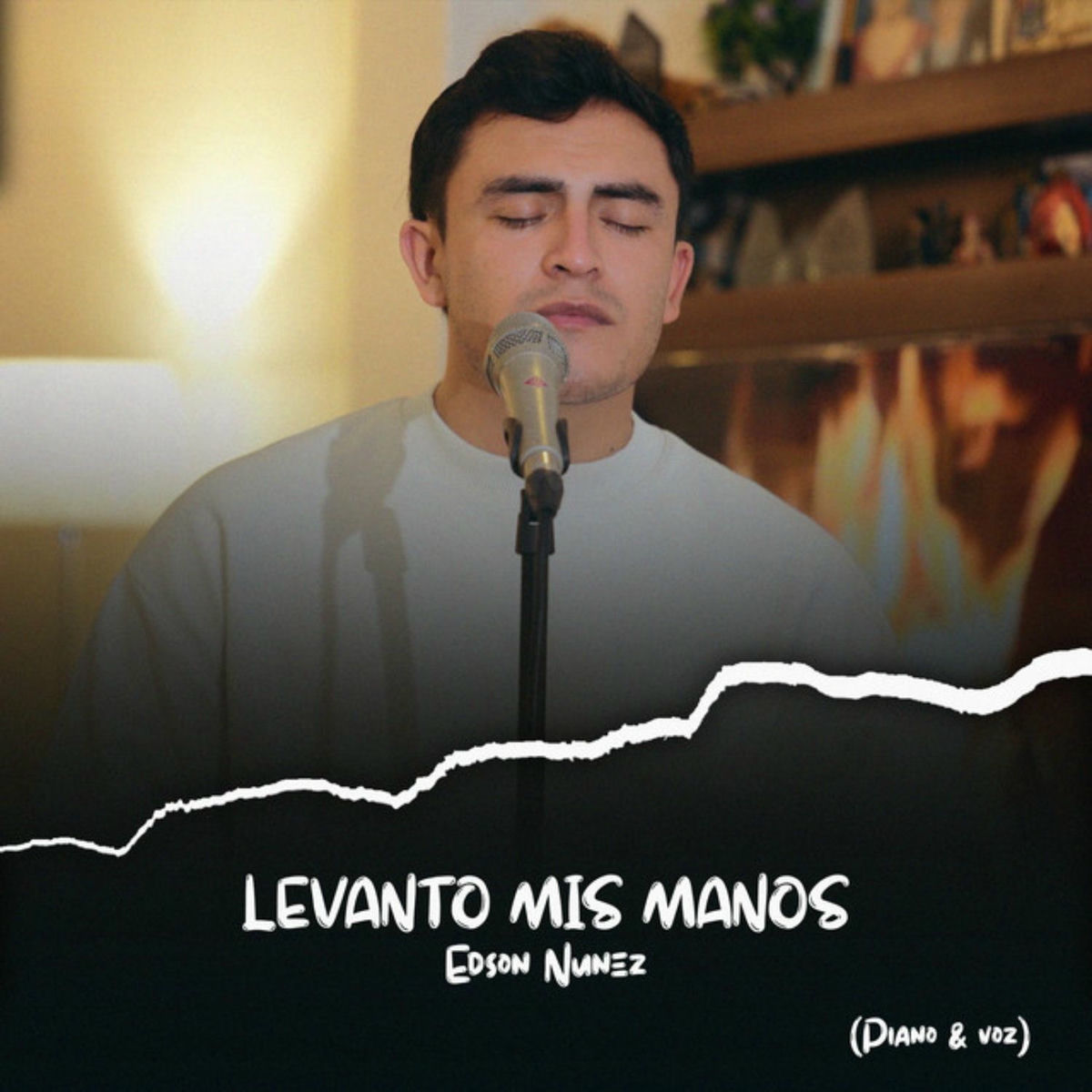 Album cover of Levanto Mis Manos (Acustic Version Piano & Voz)