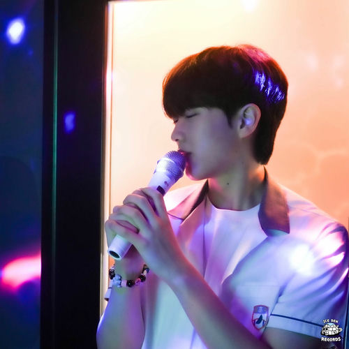 Yonghwan – KARAOKE – Single