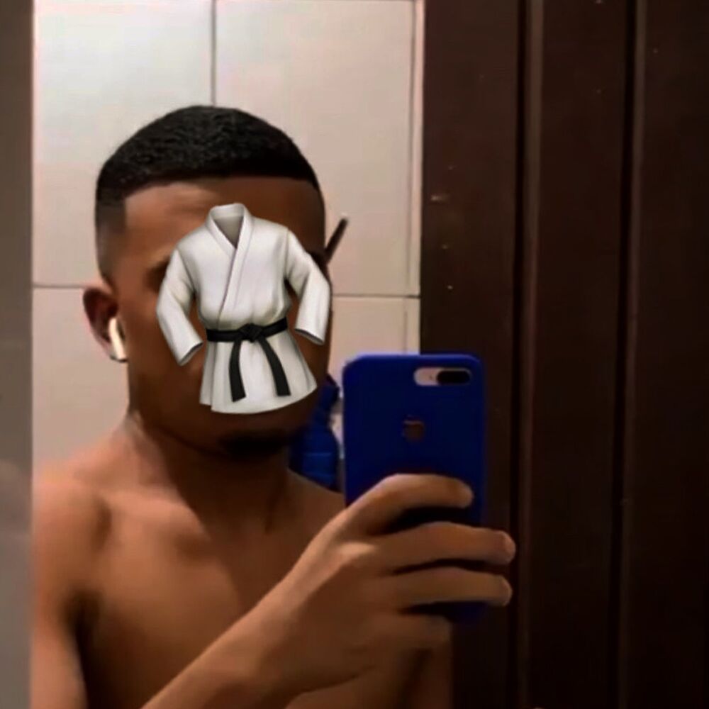 Picture of # FOTO É SÓ COM EMOJI NA CARA