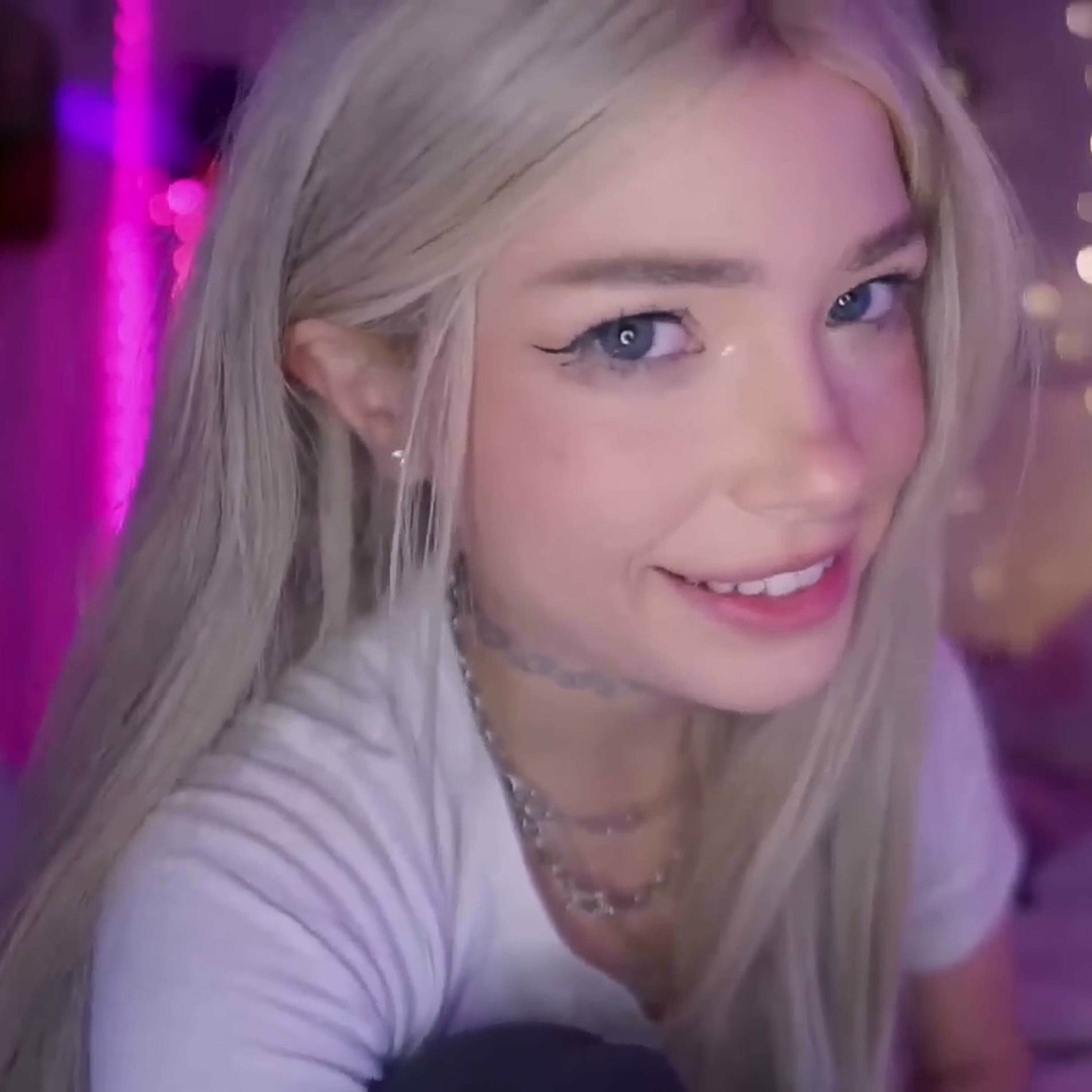 DOLLBLUSH ASMR: albumit, kappaleet, konsertit | Deezer