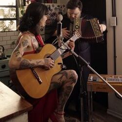 Mel Muñiz En la Casita (Duo Set)