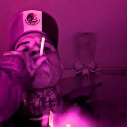 Cover of Seguimos en la sima (feat. Under side 821)