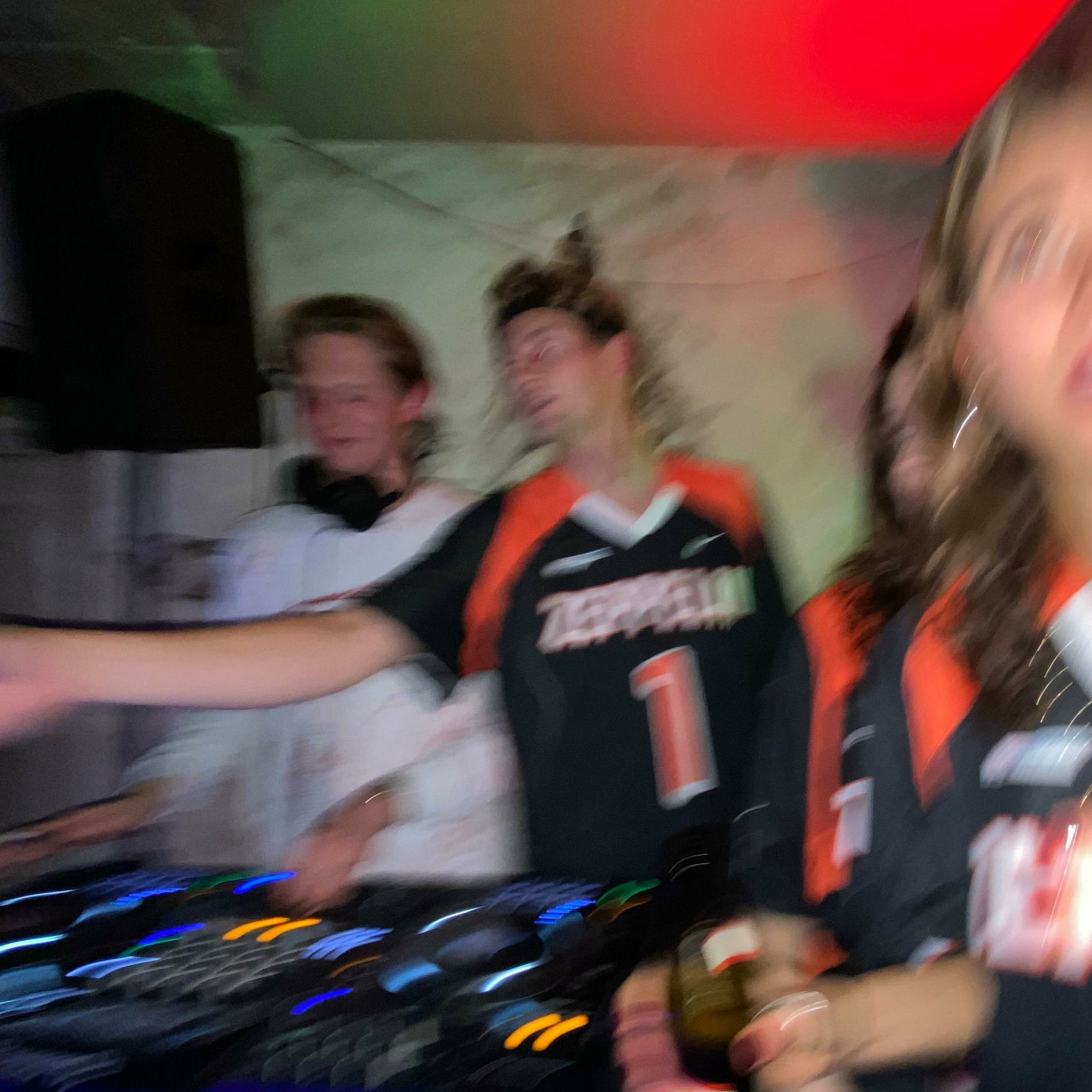 Album cover of Back to Back (feat. Hege & Leonie)