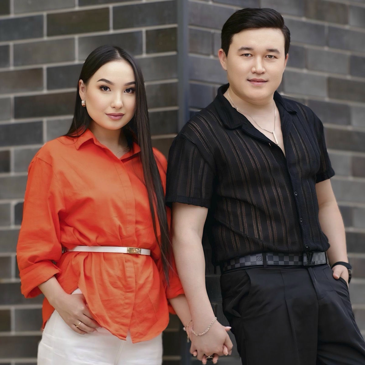 Желіде төсекте жыныстық қатынасқа түскен адамдардың бейнелерін қараңыз