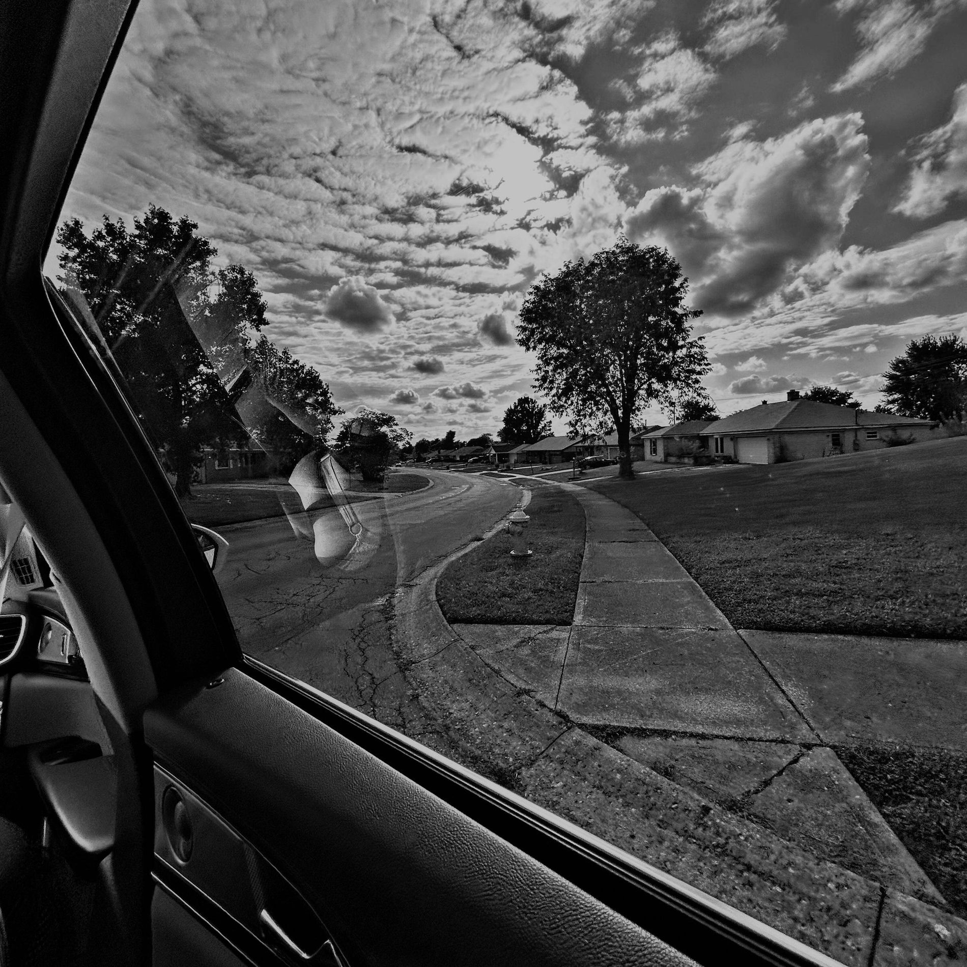Album cover of On my way (feat. Lou)